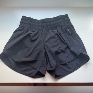 Lululemon Tracker Low-Rise Lined Short 4"